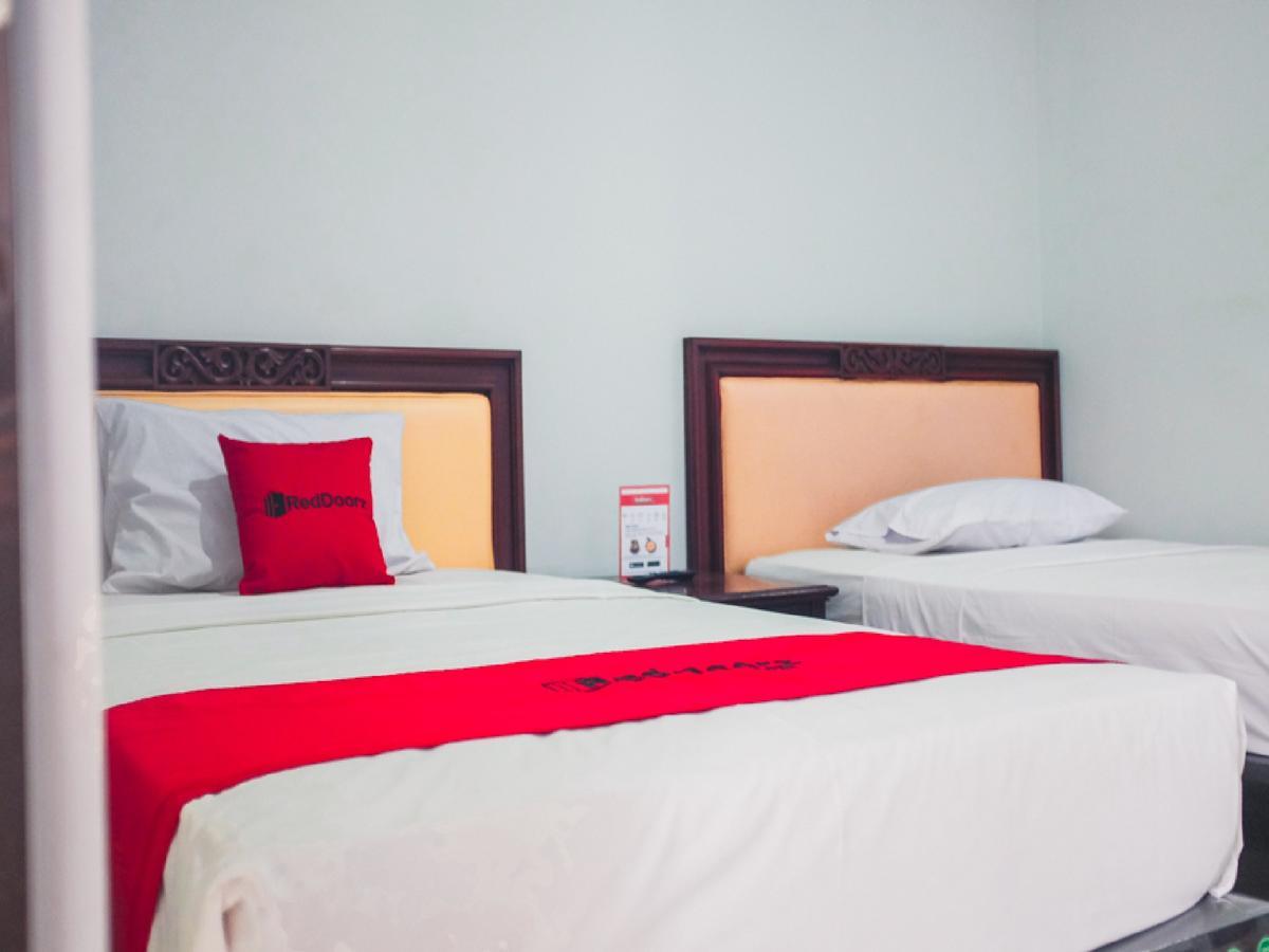 Reddoorz Plus @ Helvetia Medan Exterior foto