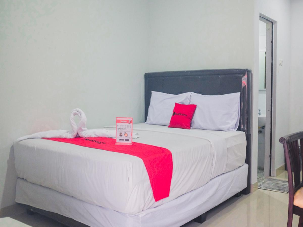 Reddoorz Plus @ Helvetia Medan Exterior foto